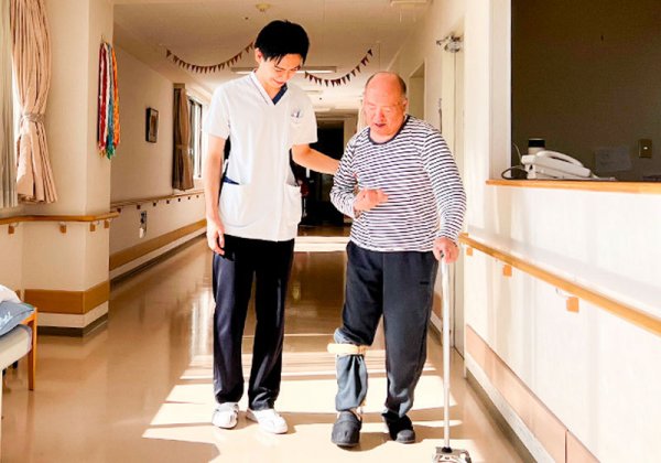 越谷で「リハビリ強化型入所」ができる介護老人保健施設はシルバーケア敬愛